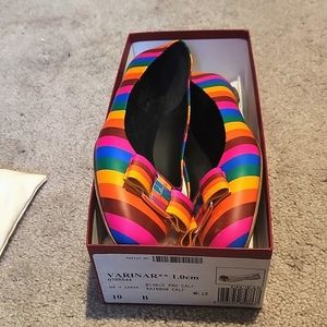Beautiful RARE Salvatore Ferragamo Flats🌈